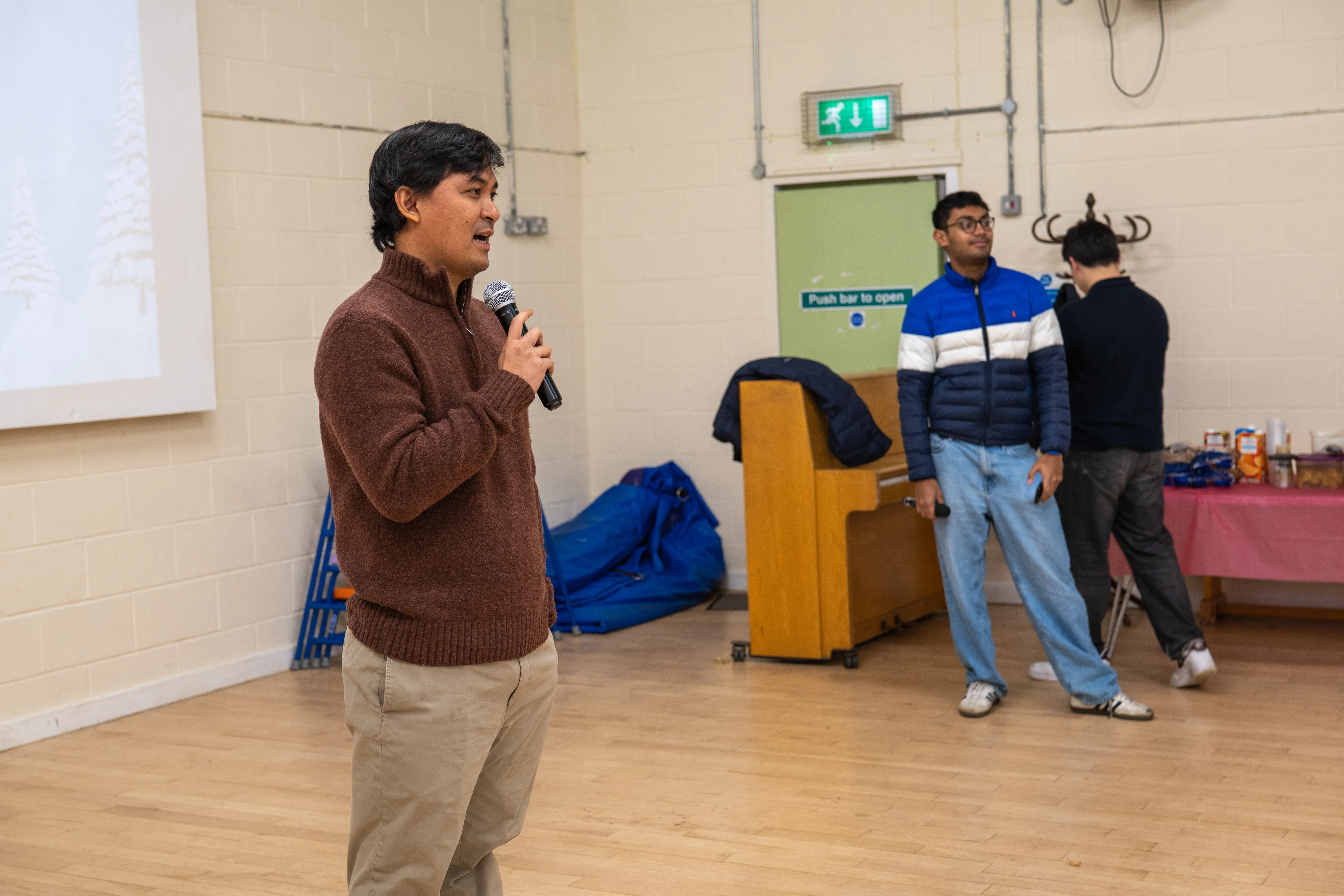 Winter Gathering - Image 20