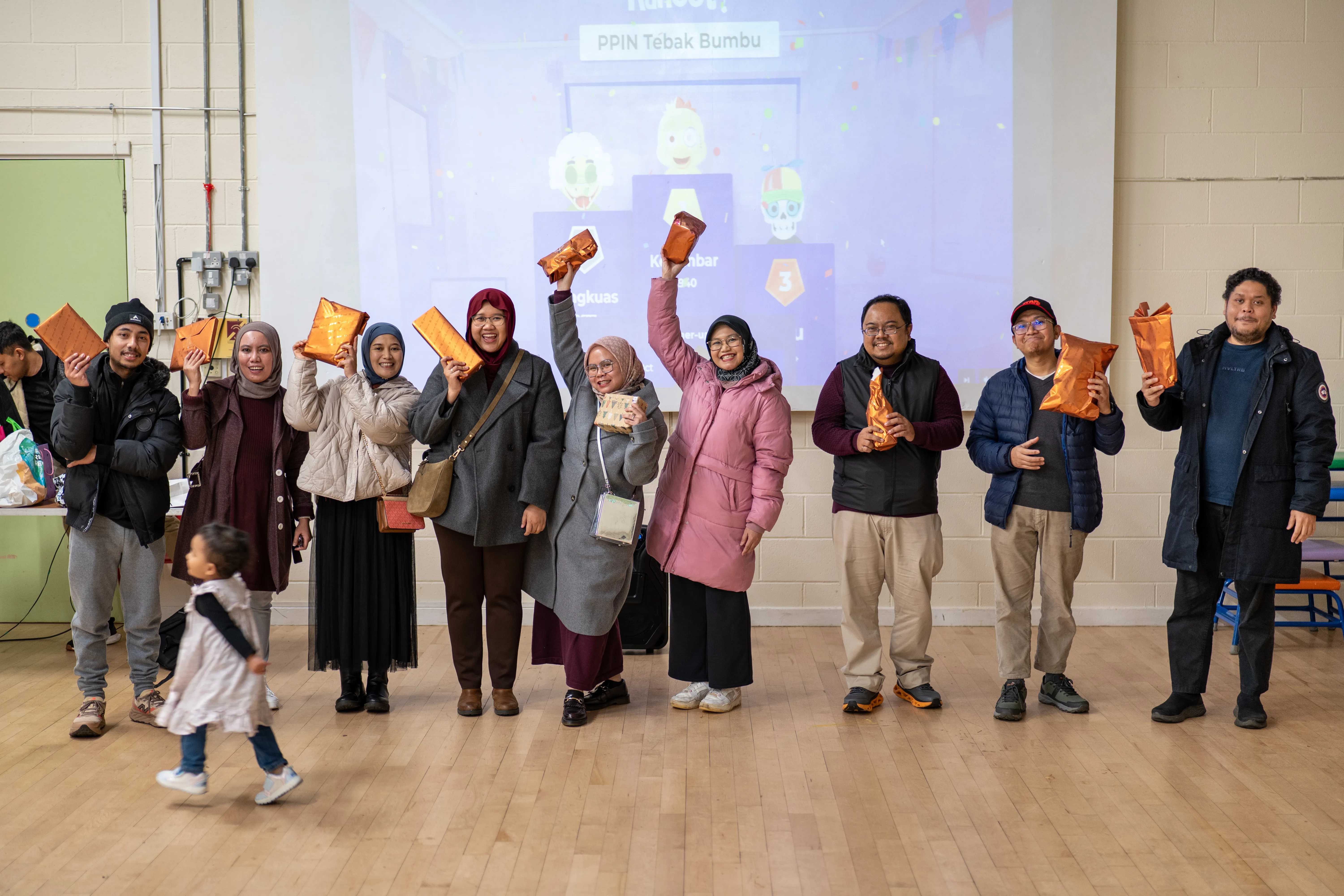 Winter Gathering - Image 45